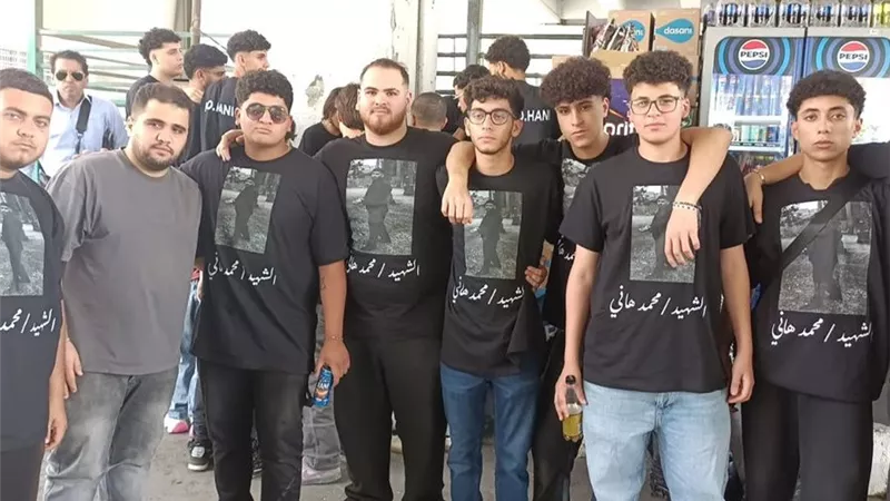 أصدقاء محمد هاني يحتشدون لدعم أسرته في أولى جلسات محاكمة المتهم