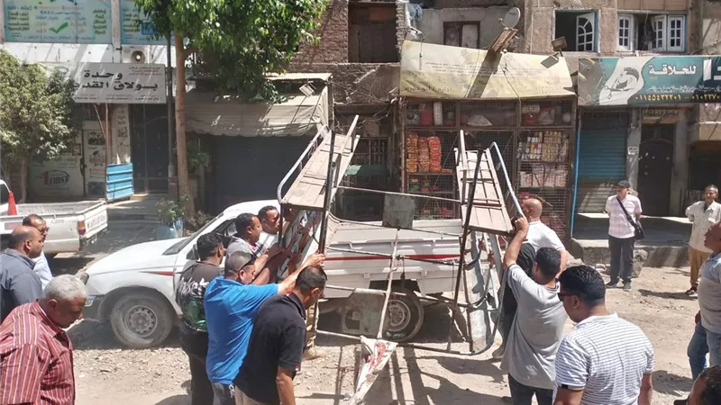 الجيزة تواصل حملاتها لتحرير الشوارع من الإشغالات وأعمال الفرز