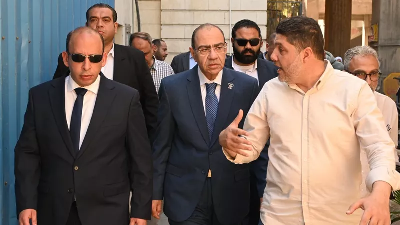 بين 