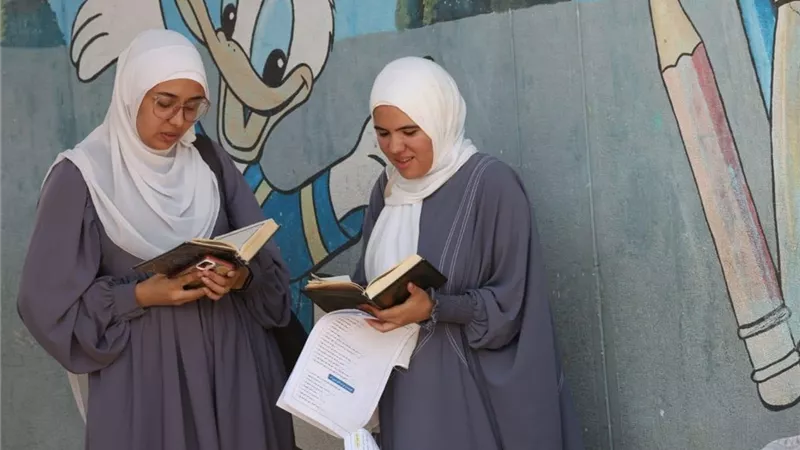 طلاب الأدبي بالثانوية الأزهرية يبدأون امتحانات نهاية العام بالقرآن الكريم