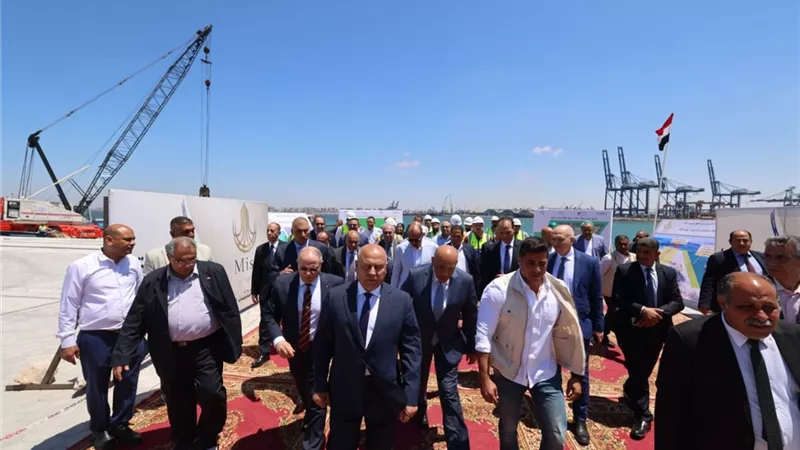 وزير النقل يتفقد مشروعات ميناءي الإسكندرية والدخيلة | صور 
