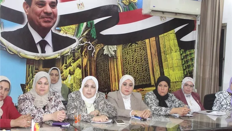 من الخامسة صباحًا..مدير تعليم الجيزة يترأس غرفة عمليات امتحانات الاعدادية 