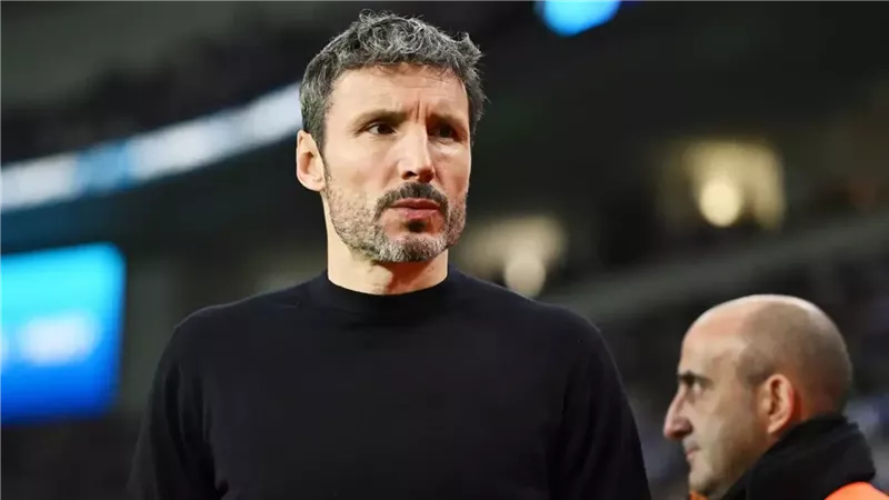 مطالب فان بوميل المالية تُعقد مفاوضاته مع الأهلي