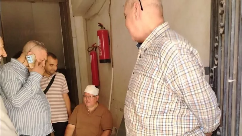 وفد مشترك من نقابة المعلمين والتعليم بأسيوط يطمئن على حالة مصابى الإعدادية