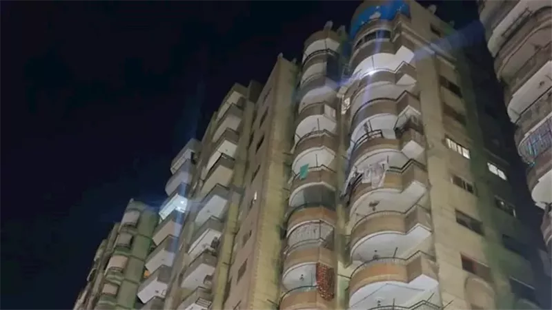 محافظ الجيزة يقرر صرف 10 آلاف جنيه إعانة لـ60 أسرة متضررة بعقاري كفر طهرمس