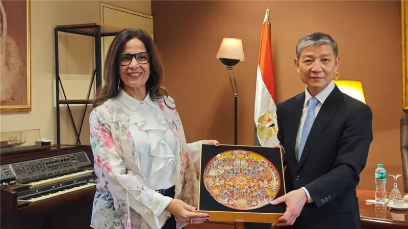 وزيرة الثقافة تبحث مع السفير الصيني سبل تعزيز التعاون الثقافي بين البلدين