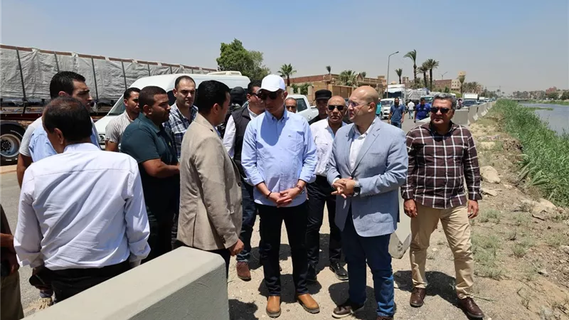 الأنصاري يوجه بسرعة الانتهاء من تأمين جانبي ترعة المريوطية بحواجز الخرسانة