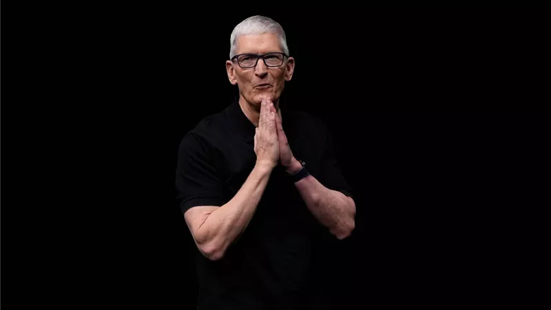 تيم كوك يقود معركة الذكاء الاصطناعي لإنقاذ Siri