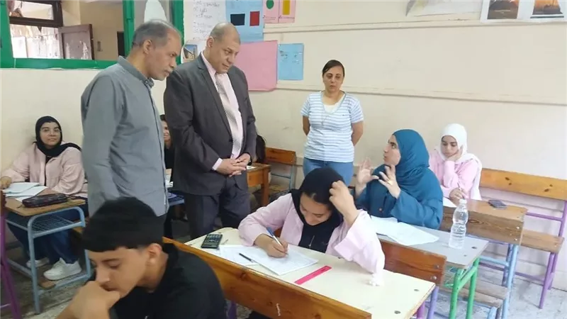 فى يومها الثالث: مدير تعليم المنوفية يتابع امتحانات الشهادة الإعدادية 