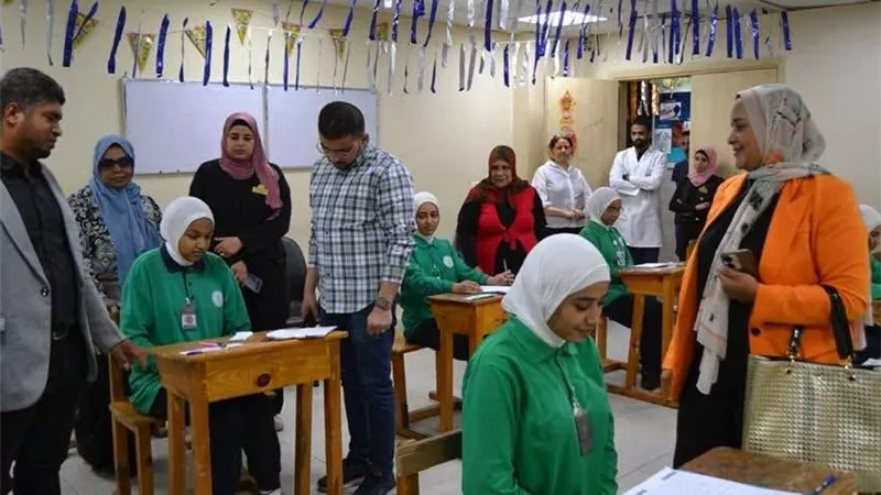 مدير الرعاية الصحية بالأقصر يتفقد لجان الامتحانات التحريرية بمعاهد التمريض