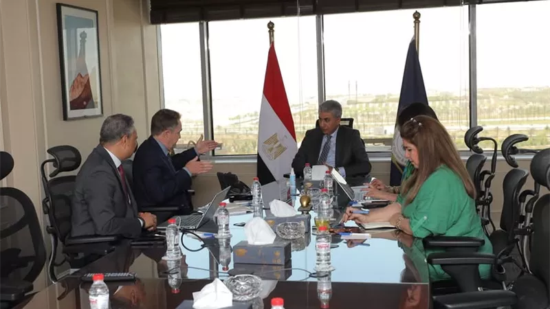 وزير السياحة والآثار يبحث مع شركة عالمية فرص الاستثمار في السياحة النيلية 
