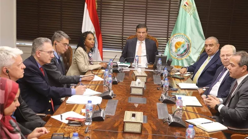وزير الزراعة يبحث مع البنك الدولي تعزيز الأمن الغذائي والمياه