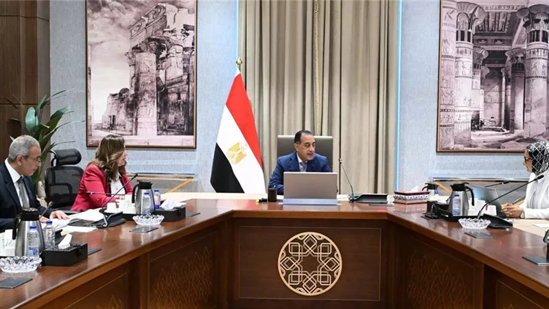 رئيس الوزراء يتابع تنفيذ المشروعات الخدمية والتنموية بمحافظة الوادي الجديد