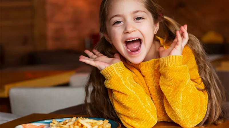 الضحك يعزز نمو دماغ الأطفال 