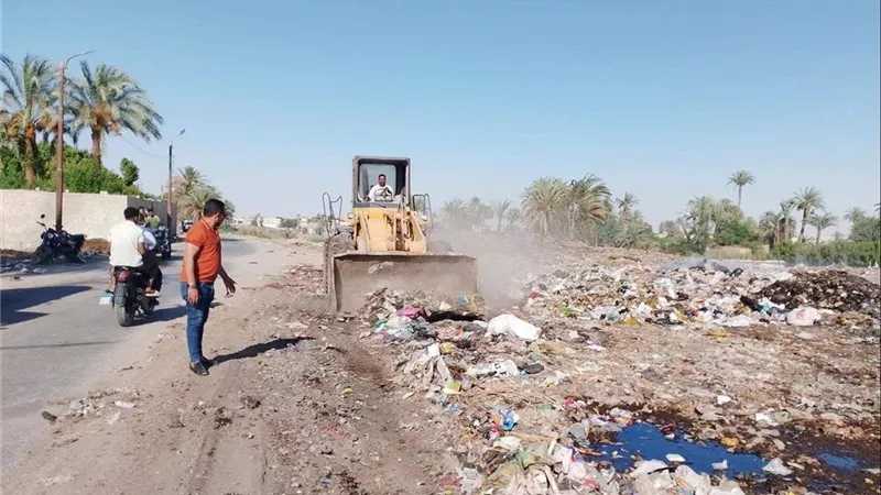 للحفاظ على البيئة.. محافظ المنيا يوجه بتكثيف أعمال النظافة بالمراكز