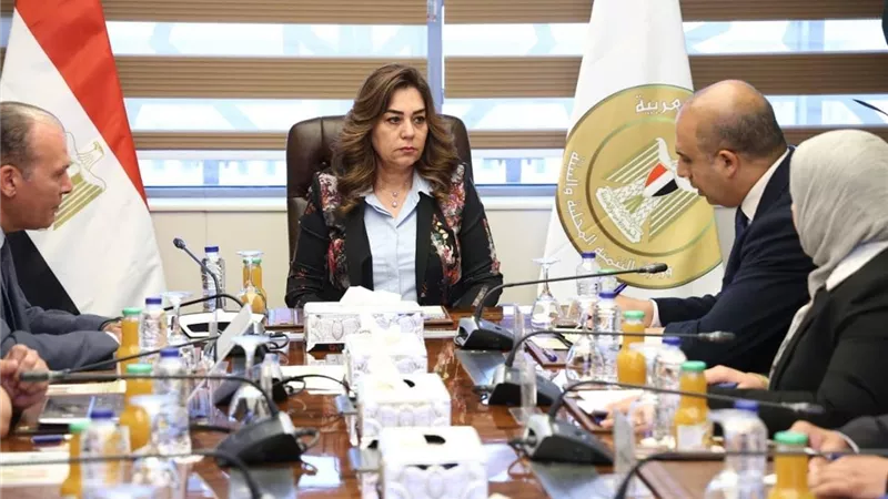 منال عوض تتابع الموقف التنفيذي لمشروع مصرف كيتشنر للمخلفات الصلبة بالدلتا