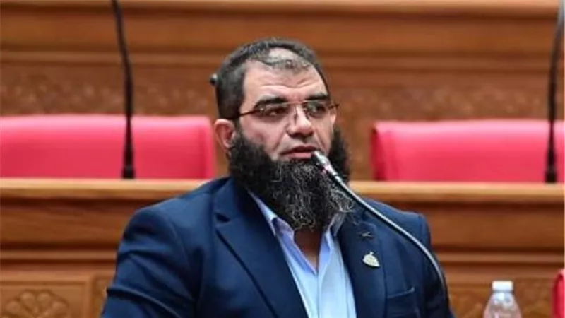 نائب بـ«النور» يطالب بمواجهة منتحلي صفة الأطباء وضبط الظهور الإعلامي