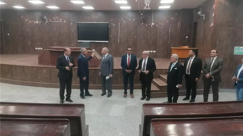 رئيس جامعة المنصورة يترأس لجنة المعايير الأكاديمية بحقوق كفر الشيخ ودمياط