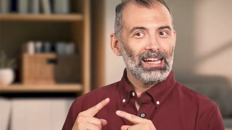 السيناريست محمد رجاء يكشف عن فلسفته في تقديم الشخصيات على الشاشة|فيديو 