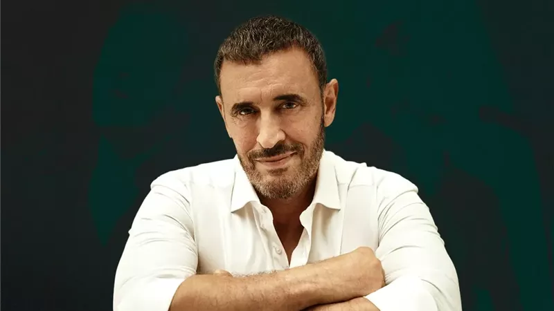الوجه الآخر للقيصر..أسرار من طفولته الصعبة إلى قمة المجد الفنى 