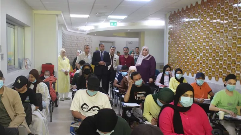 مدير«تعليم الجيزة» يتفقد لجان الإعدادية بمستشفى 57357