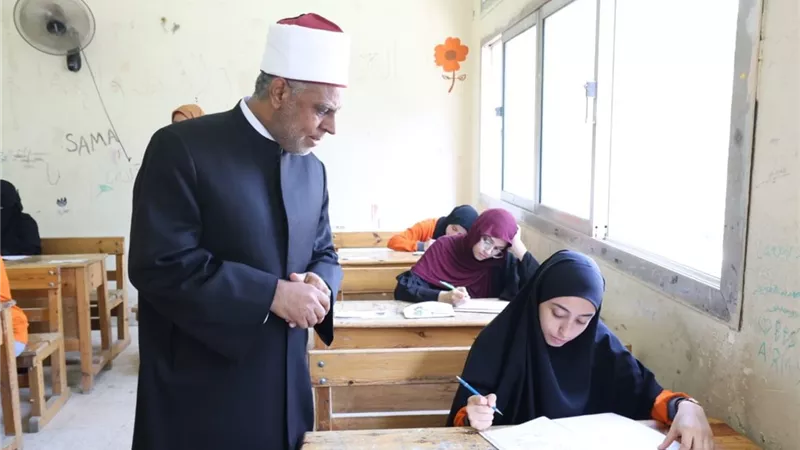 رئيس قطاع المعاهد الأزهرية يدعم طلاب الثانوية: ثقوا بأنفسكم فأنتم المستقبل