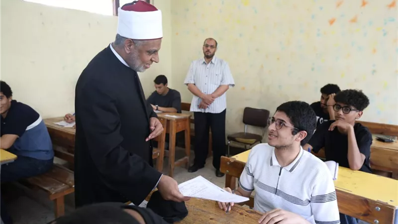 تعرض طالب لوعكة صحية بعد انتهاء امتحانات الثانوية الأزهرية اليوم