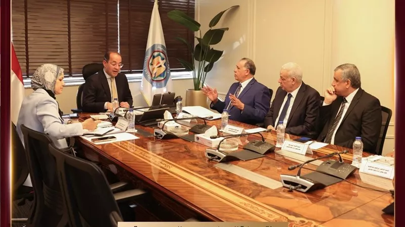 نقيب المحامين ووزير المالية يبحثان حل مشكلات الضرائب