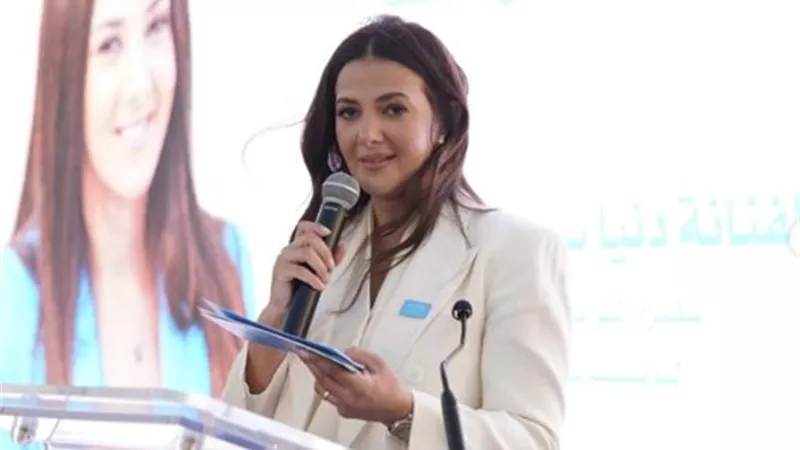 دموع دنيا سمير غانم في يونيسف.. رسالة إنسانية ودعم عائلي مؤثر