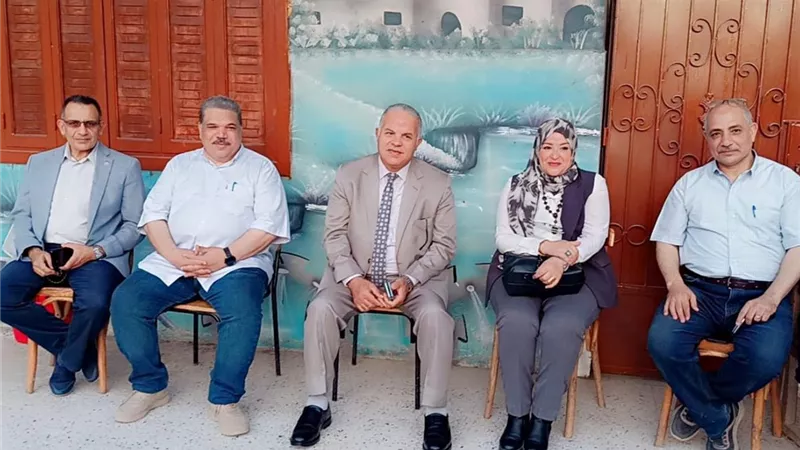 مدير تعليم الفيوم يتابع فجرًا تسليم آخر أوراق الأسئلة من المطبعة السرية