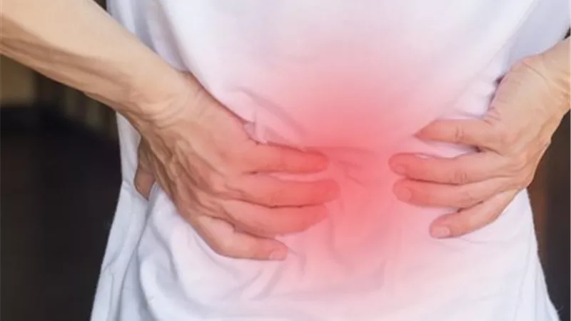 هل تنميل الذراع دليل على وجود انزلاق غضروفي في الرقبة؟.. الصحة تُجيب|فيديو