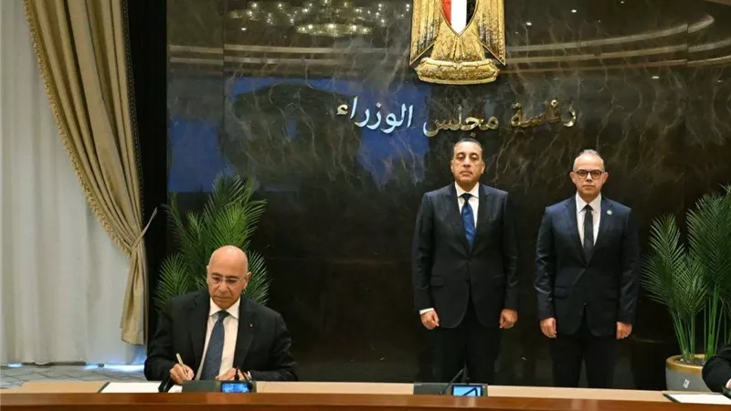 بحضور مدبولي.. توقيع اتفاقية بين جهاز الخدمة الوطنية وشركة طاقة عربية