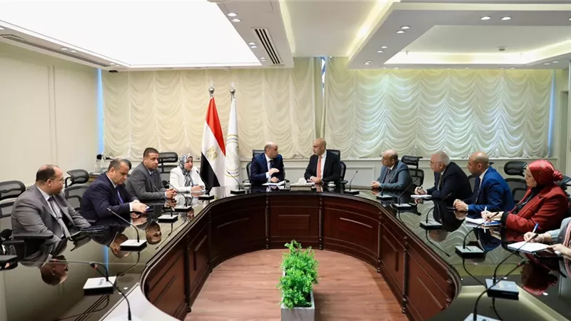 وزيرا التعليم والعمل يبحثان تعزيز التعاون لإعداد كوادر فنية بشهادات دولية 