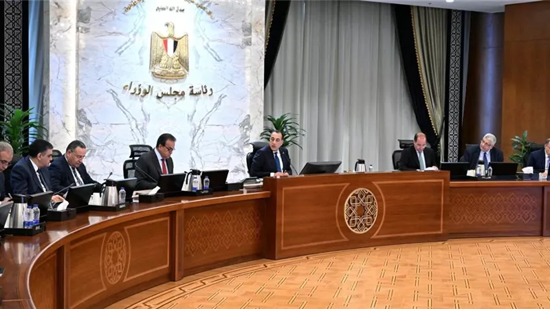 الحكومة: تأمين مخزون دوائي يغطي 3 أشهر وتوفير 8500 مستحضر و216 دواءً حيويا