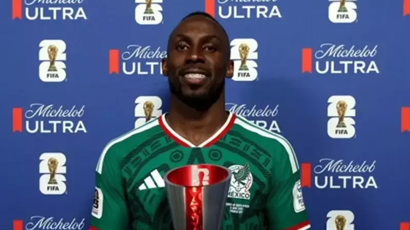 كينونيس يحصد جائزة رجل المباراة بعد هدفه التاريخي في افتتاح كأس العالم