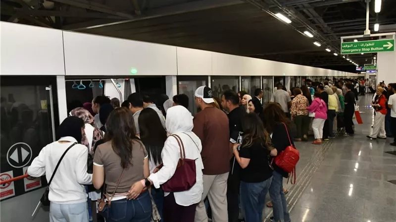 مونوريل شرق النيل يخطف الأنظار ويترسخ كأيقونة للنقل الحديث