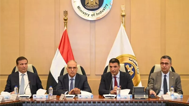 لأول مرة.. 4 وزارات تتفق على تطبيق البصمة المائية علي الصناعات الغذائية