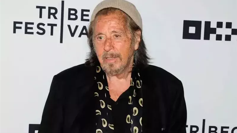 آل باتشينو يفاجئ الجمهور بظهور خارج عن المألوف في مهرجان تريبيكا السينمائي