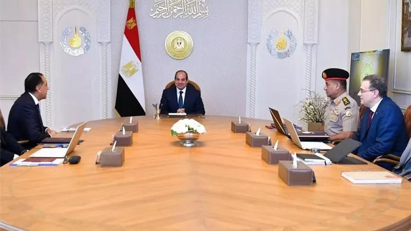 الرئيس السيسي يبحث تطوير الجهاز الإداري وحوكمة التعيينات
