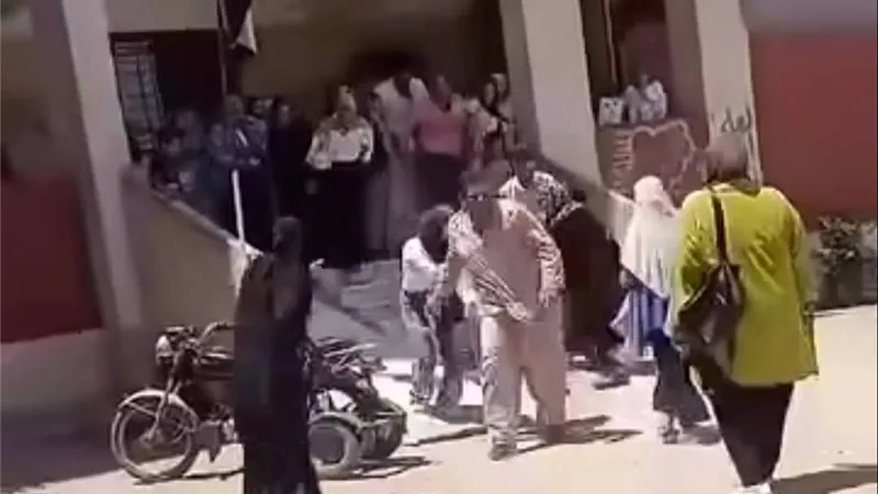 بين تأكيد الداخلية ونفي تعليم الشرقية.. الحقيقة الغائبة في فيديو المشاجرة