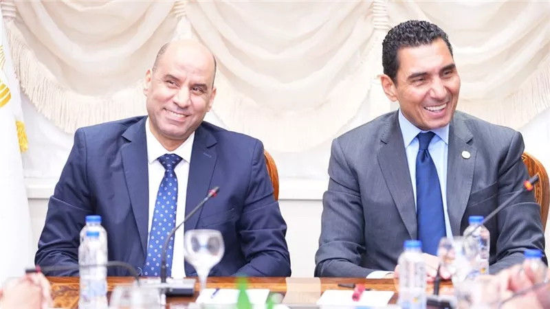 وزيرا الشباب والرياضة والعمل يبحثان سبل تعزيز التعاون للتأهيل في سوق العمل
