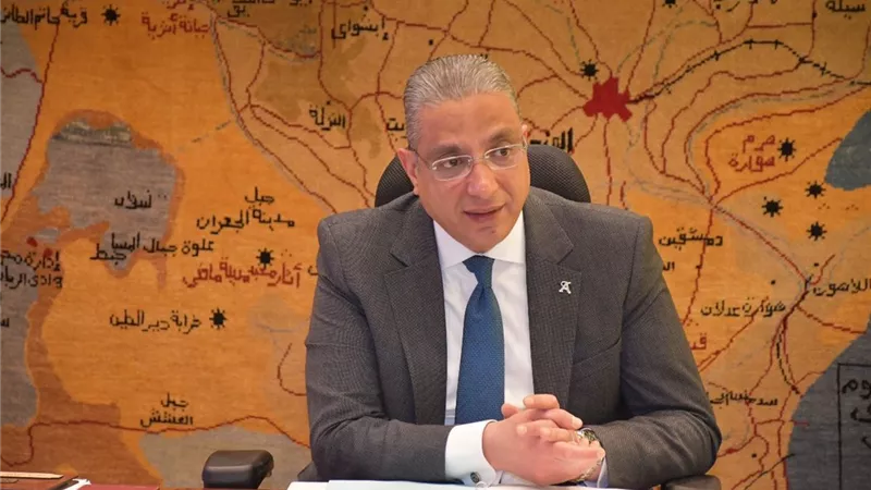 محافظة الجيزة تُنشئ مطبات صناعية بالطريق الأبيض لتعزيز السلامة المرورية 
