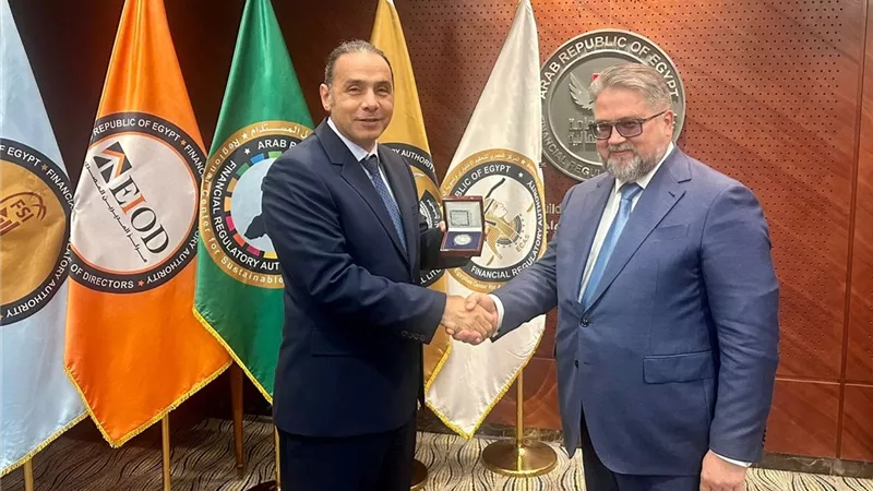 الرقابة المالية تبحث مع المركزي الروسي تطوير التعاون في التأمين والتمويل