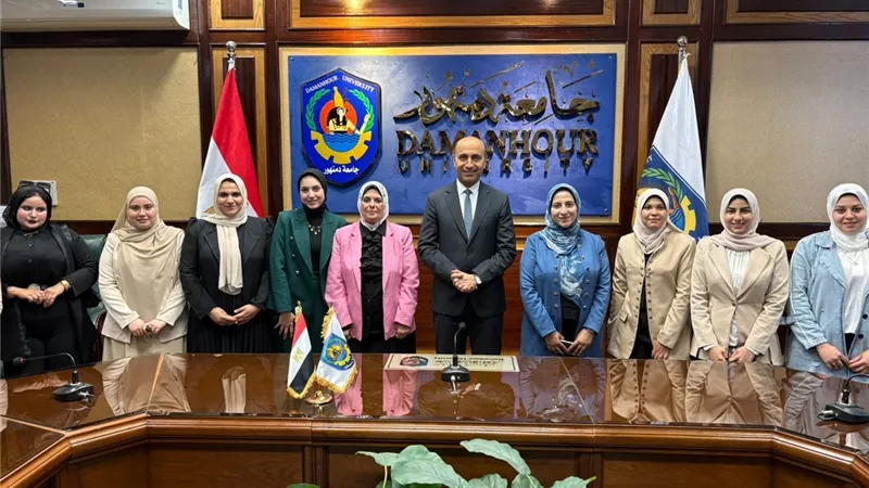 رئيس جامعة دمنهور يستقبل المعيدين حديثي التعيين بكلية التمريض 