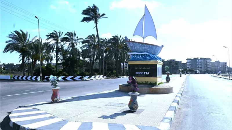 رئيس الوزراء يتفقد أعمال تطوير كورنيش رشيد خلال جولته بمحافظة البحيرة