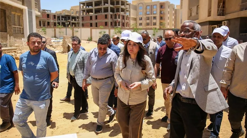 راندة المنشاوي لسكان دار مصر: احتياجاتكم أولوية ونعمل على تحسين الخدمات