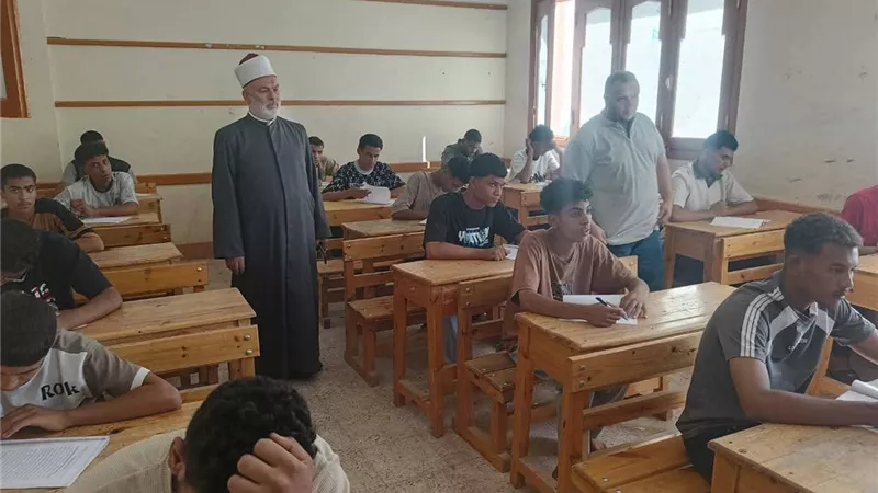 أزهرية سوهاج..  طلاب القسم الأدبي بالشهادة الثانوية يؤدون امتحان الإنجليزى