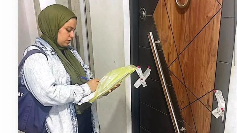 دبلوم زخرفة يدير عيادة تجميل.. غلق 24 مركزًا مخالفًا بالمنيا