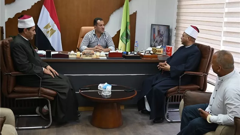 رئيس جهاز العاشر يبحث تقنين أوضاع 200 مسجد وضمها للأوقاف