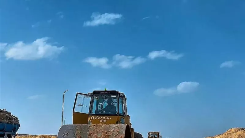وزيرة الإسكان تتابع مشروعات المرافق والطرق بالامتداد الشرقي للفيوم الجديدة